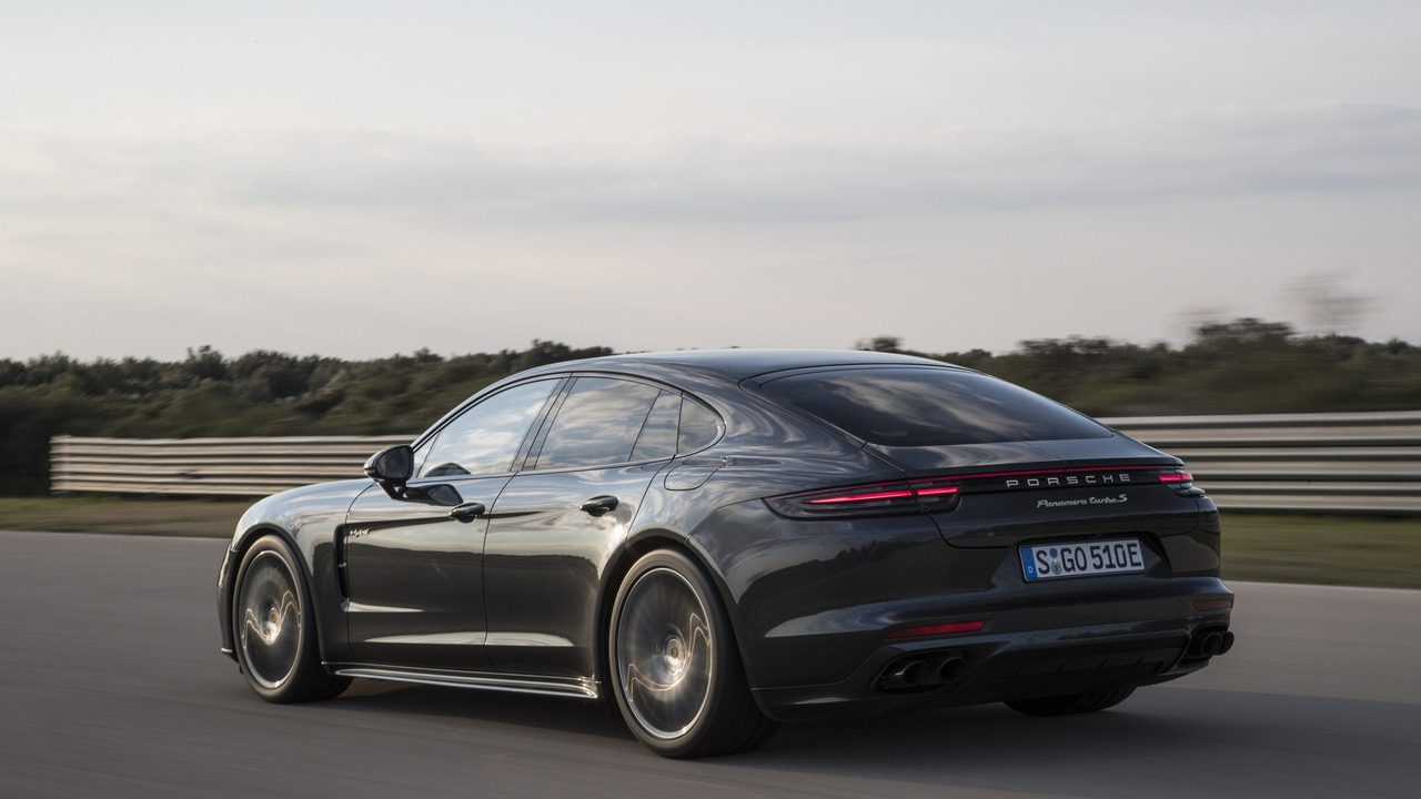 2018 Porsche Panamera Turbo S E-Hybrid