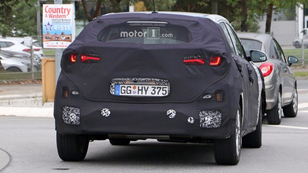 2018 Hyundai subcompact crossover spy photo