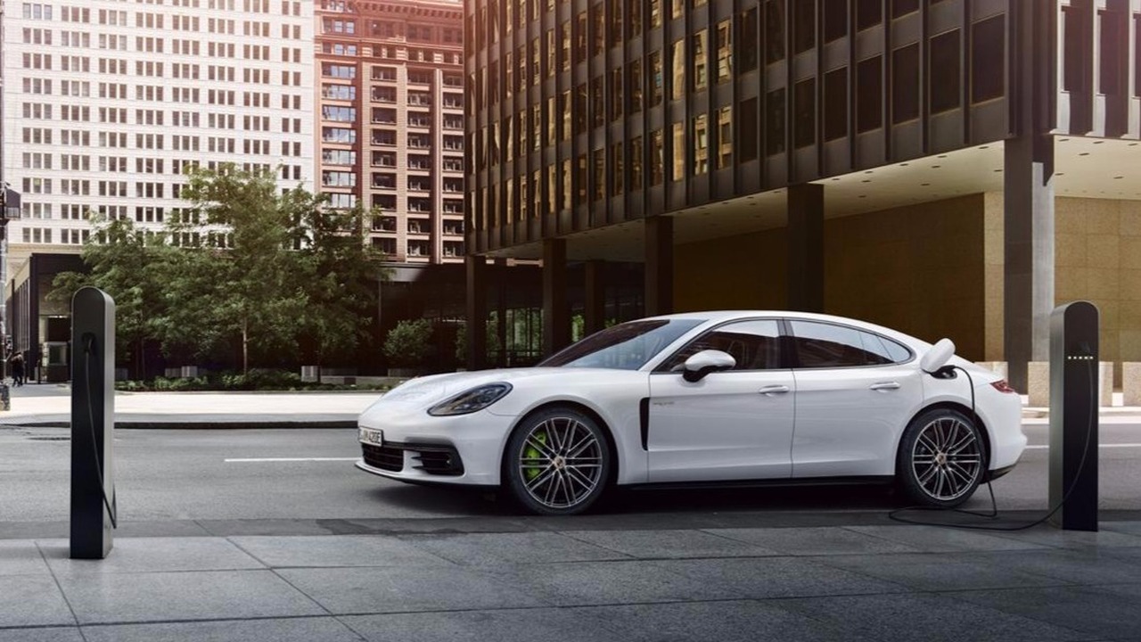 Porsche Panamera 4 E-Hybrid
