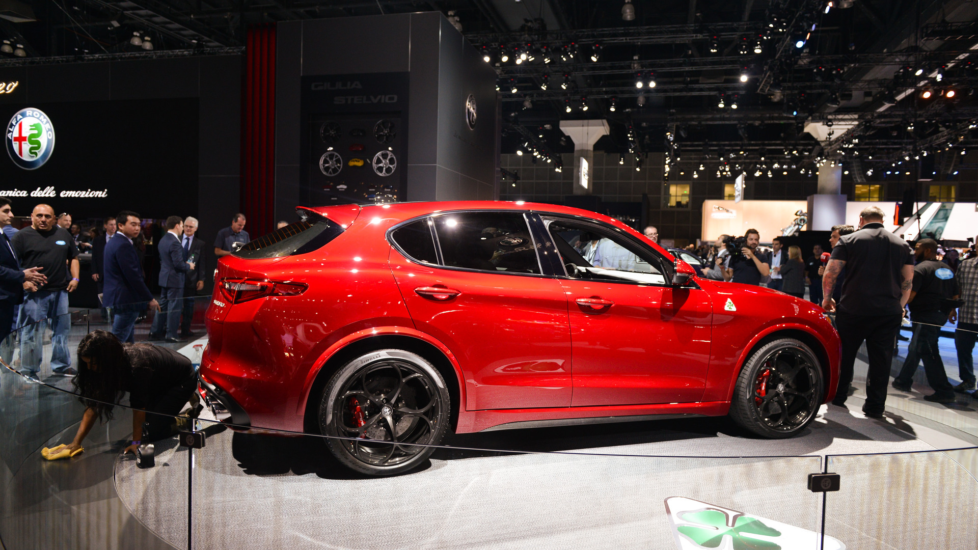alfa-romeo-stelvio-la-2016.jpg