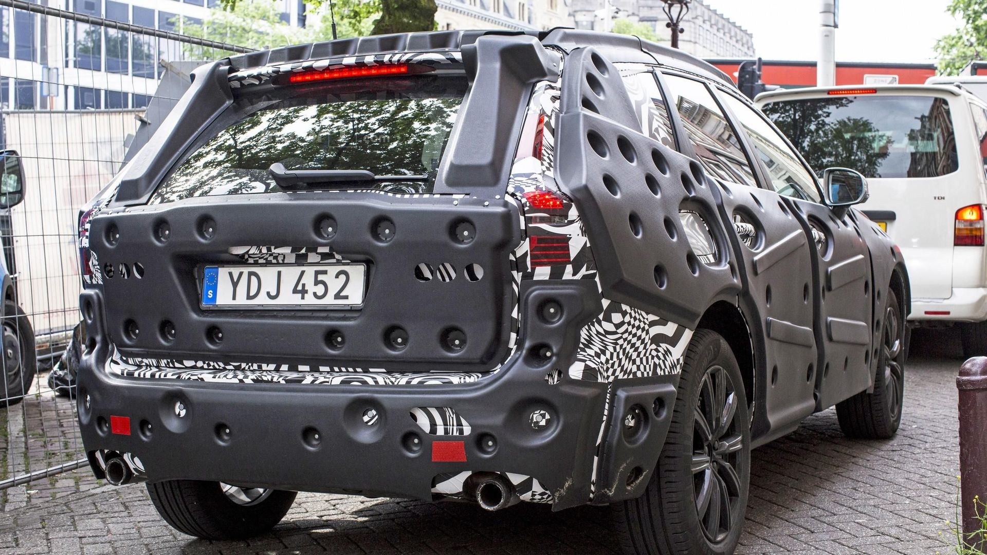 2018-volvo-xc60-spy-photo.jpg