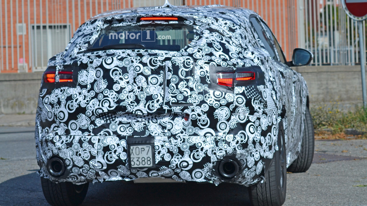 2018-alfa-romeo-stelvio-spy-photo.jpg