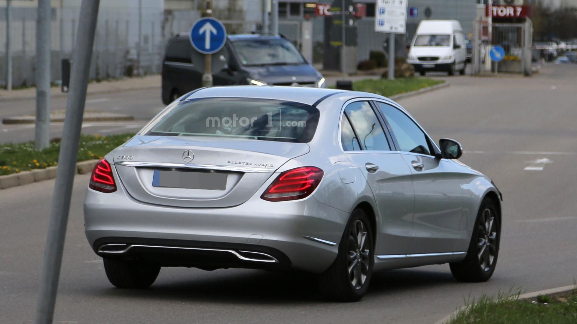 Mercedes C Class facelift spy photo