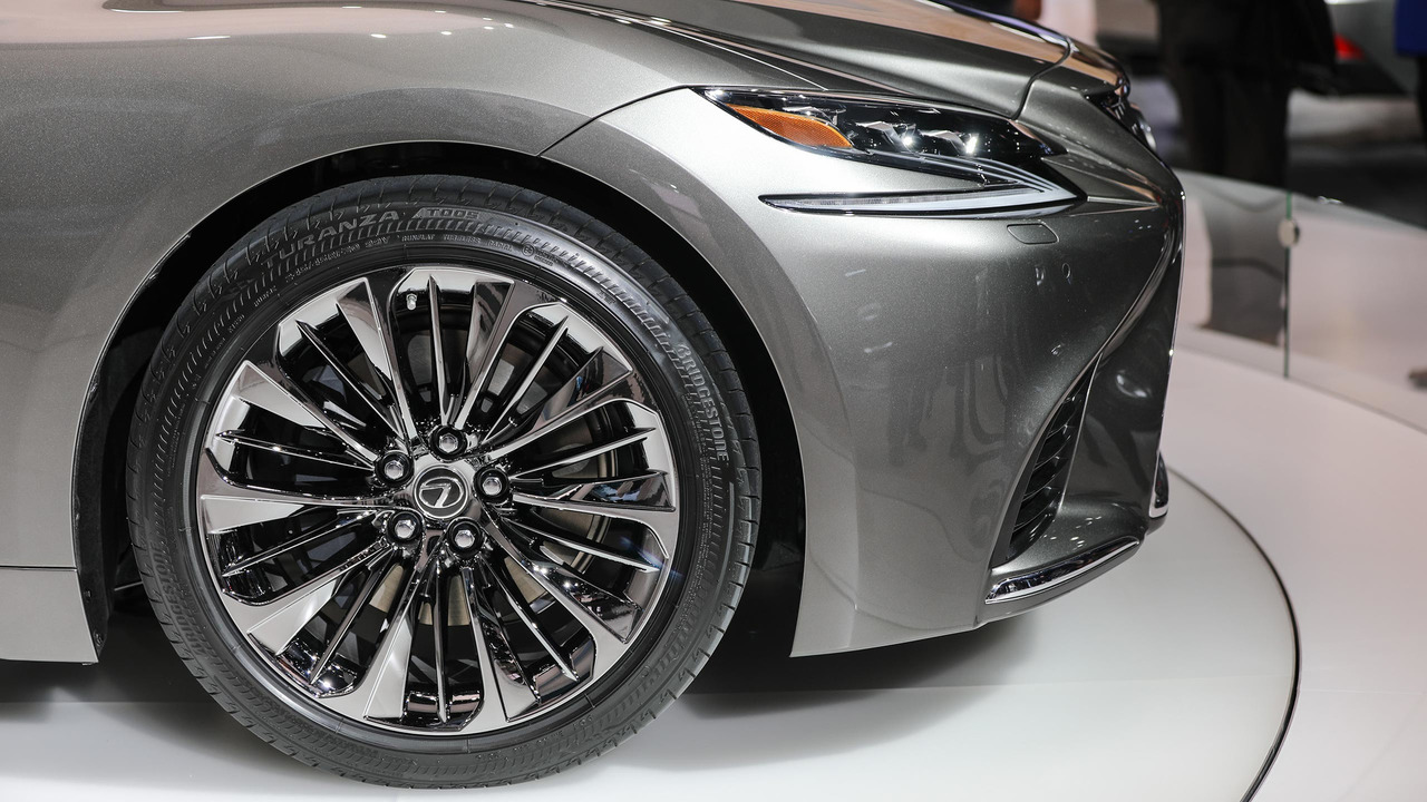 2018 Lexus LS: Detroit 2017