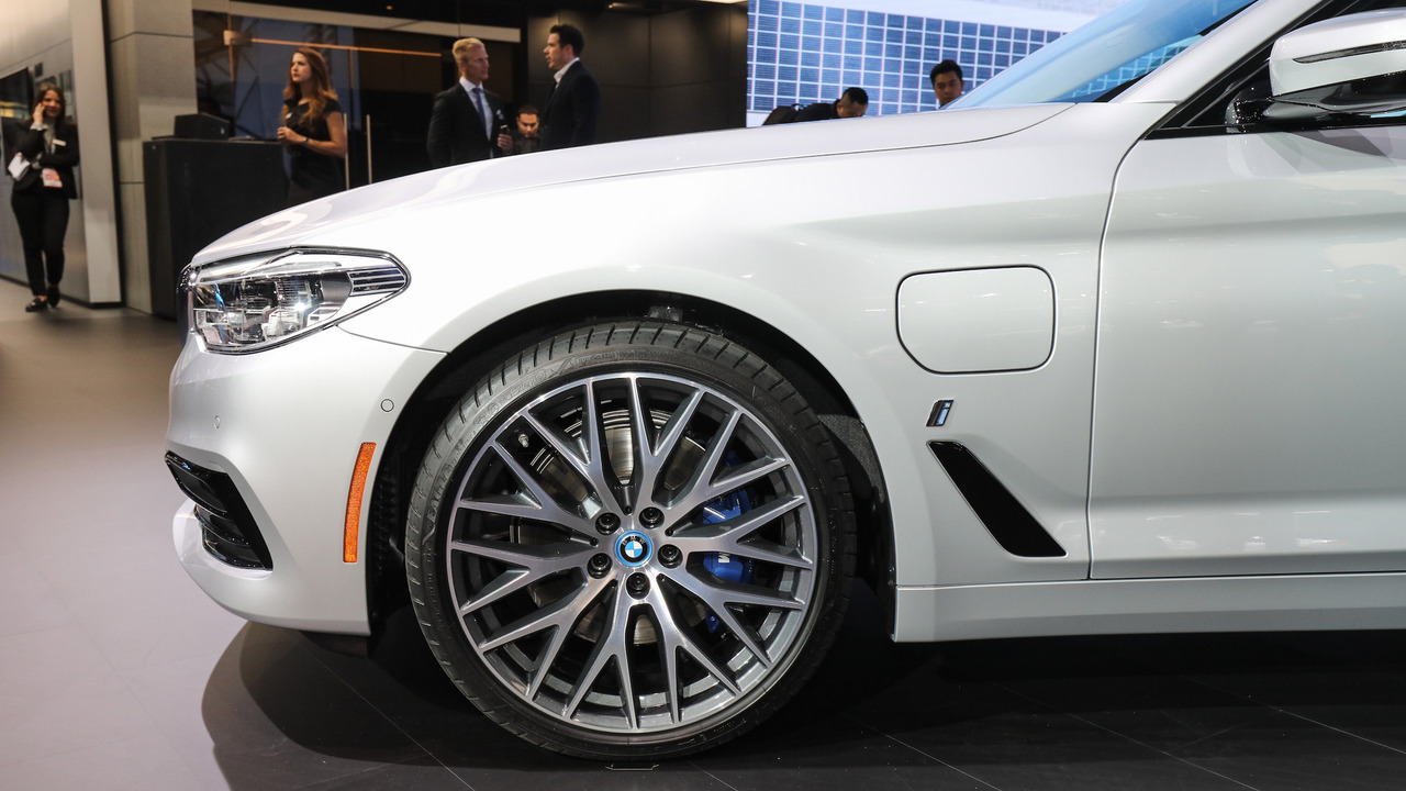 2018 BMW 530e iPerformance: Detroit 2017