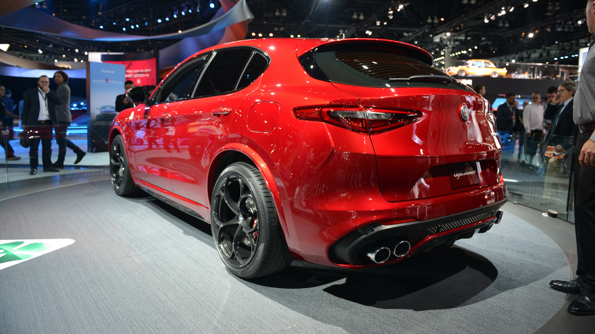 alfa-romeo-stelvio-la-2016.jpg